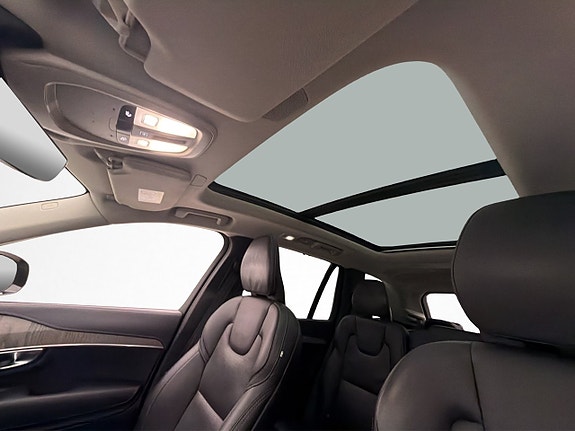 Volvo XC90 13 of 30