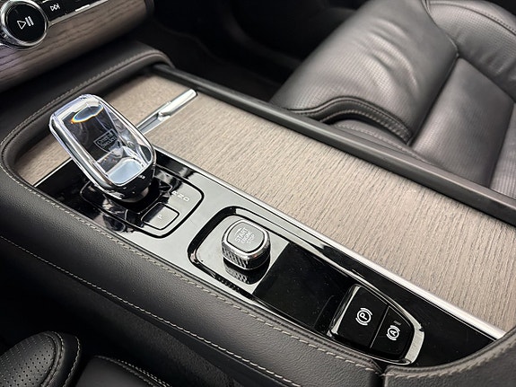 Volvo XC90 30 of 30