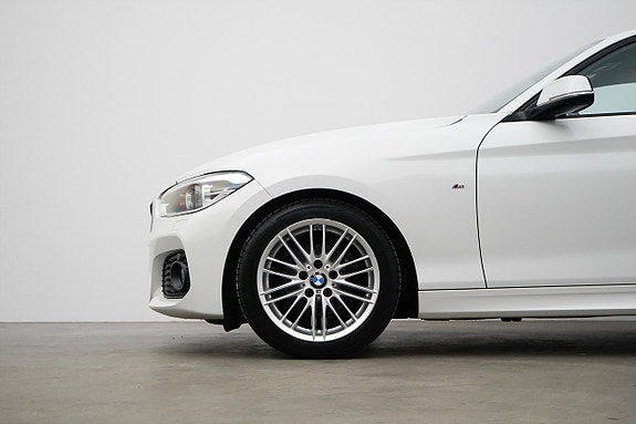 BMW 118i 2 of 23