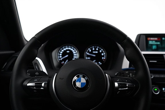 BMW 118i 9 of 23