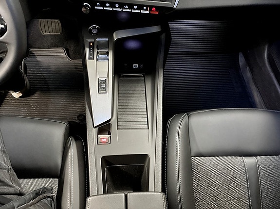 Peugeot 308 SW 13 of 19