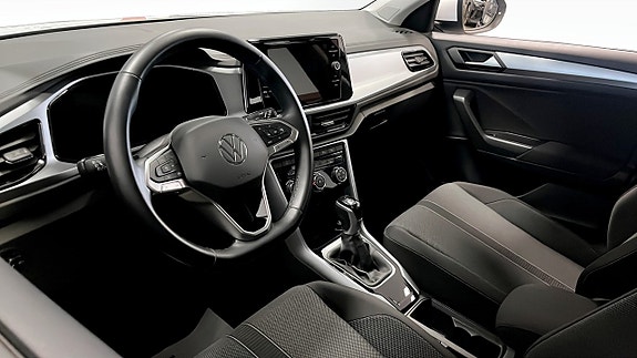 Volkswagen T-Roc 7 of 12