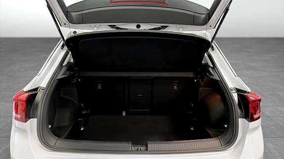 Volkswagen T-Roc 12 of 12