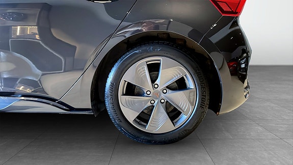 Cupra Born 6 of 12