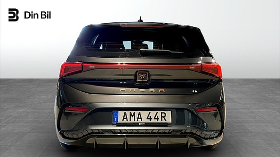 Cupra Born 5 of 12