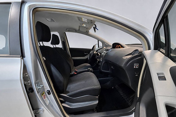 Toyota Yaris 15 of 27