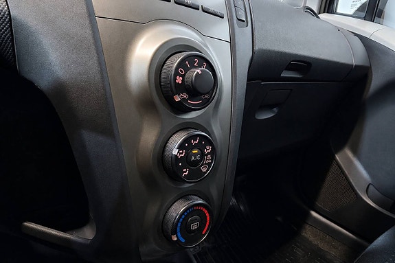 Toyota Yaris 21 of 27