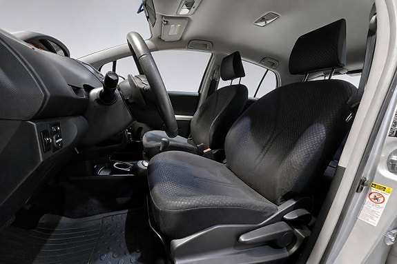 Toyota Yaris 13 of 27