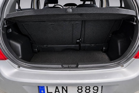 Toyota Yaris 27 of 27