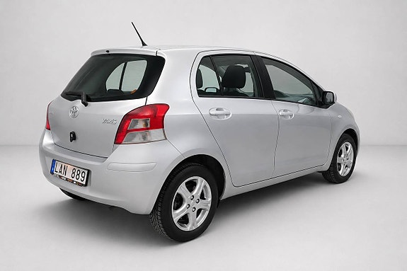 Toyota Yaris 9 of 27