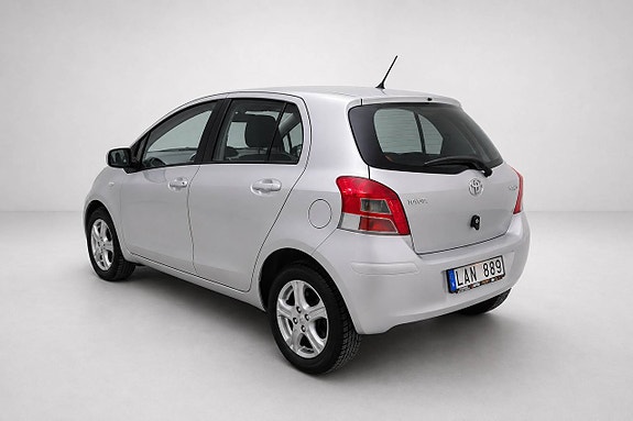 Toyota Yaris 6 of 27