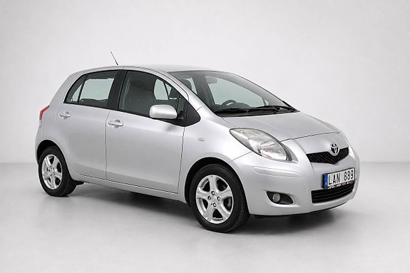 Toyota Yaris 10 of 27