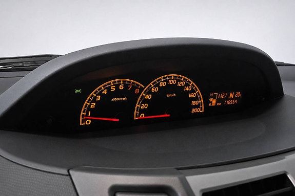Toyota Yaris 18 of 27