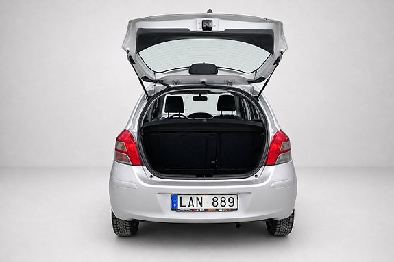 Toyota Yaris 8 of 27