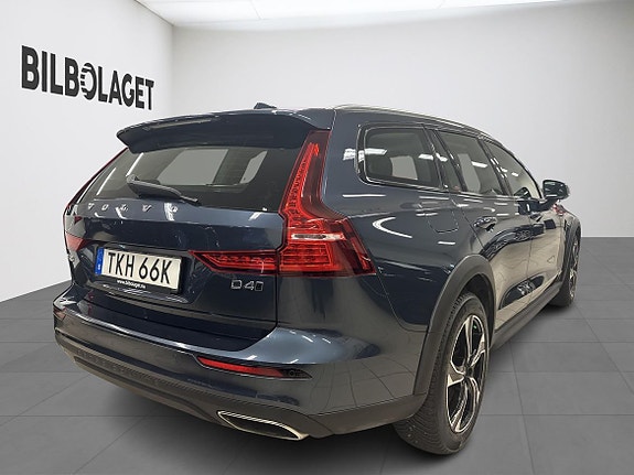 Volvo V60 Cross Country 4 of 13
