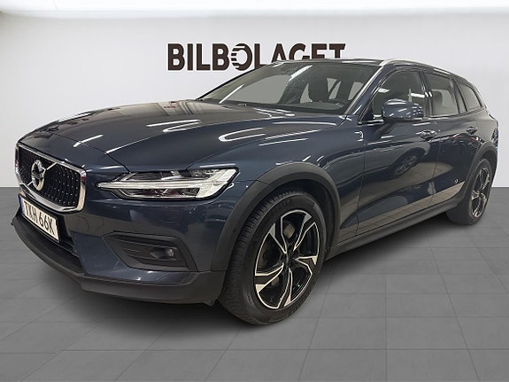 Volvo V60 Cross Country 2 of 13