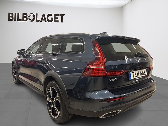 Volvo V60 Cross Country 3 of 13