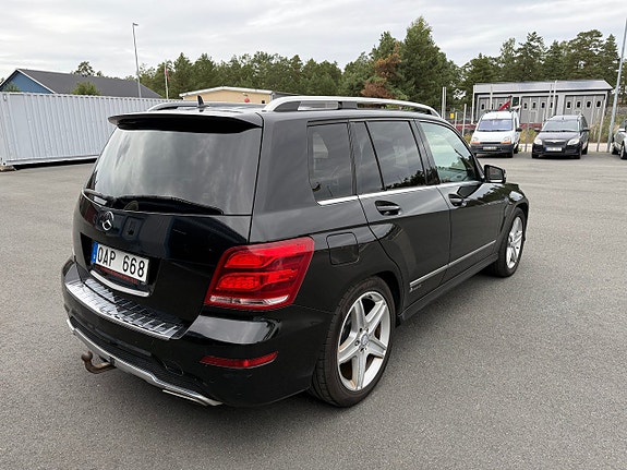 Mercedes-Benz GLK220 4 of 12