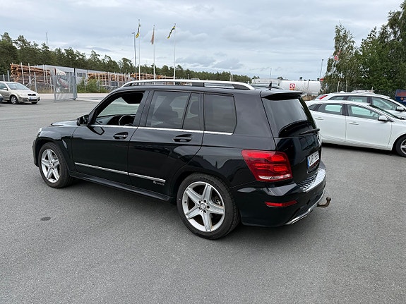 Mercedes-Benz GLK220 2 of 12