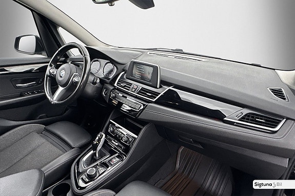BMW 218d 22 of 22