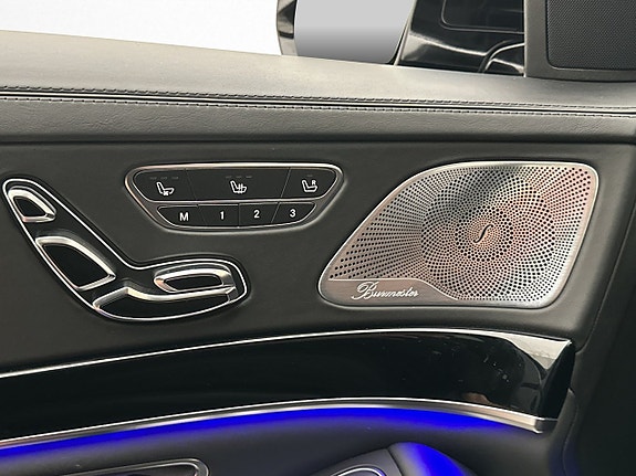 Mercedes-Benz S560 14 of 30