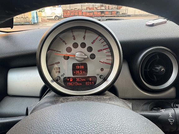 MINI Cooper 9 of 9
