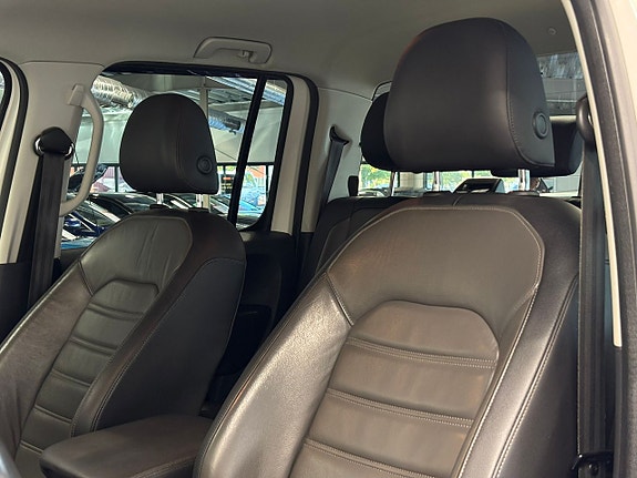Volkswagen Amarok 16 of 27