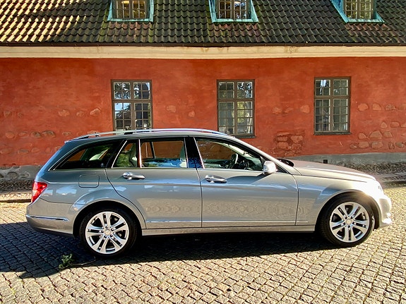 Mercedes-Benz C220 7 of 20