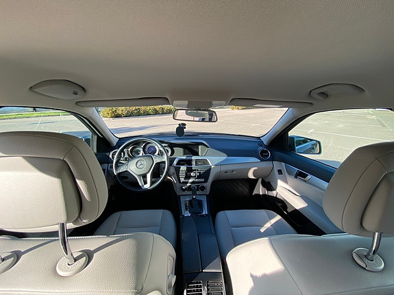 Mercedes-Benz C220 4 of 20