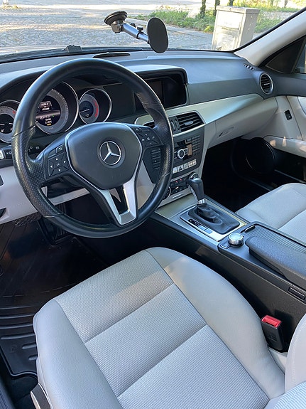 Mercedes-Benz C220 2 of 20