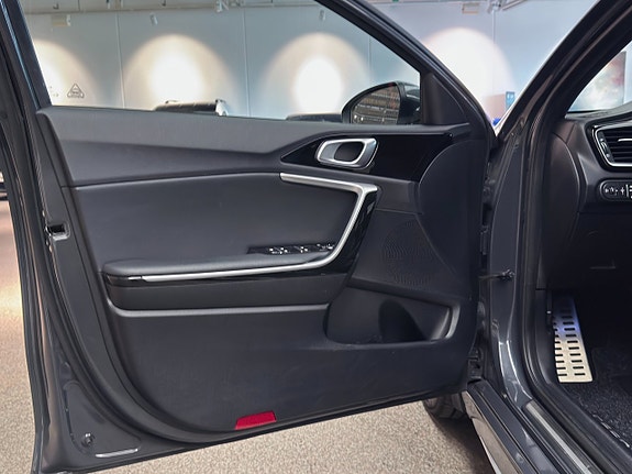Kia ProCeed 8 of 21