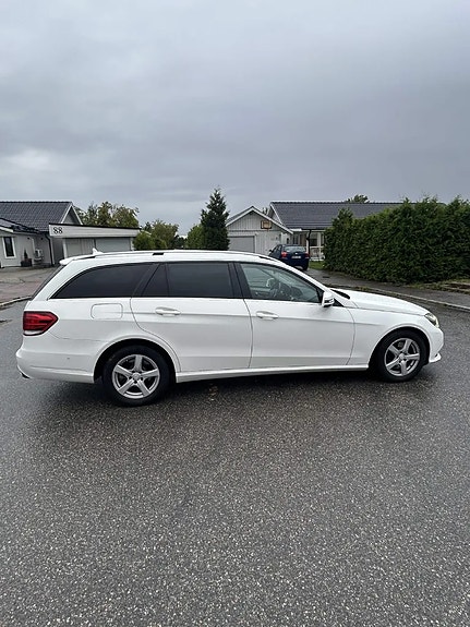 Mercedes-Benz E220 5 of 7