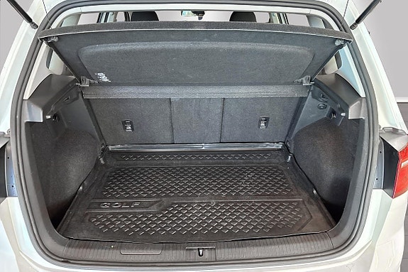 Volkswagen Golf Sportsvan 6 of 9