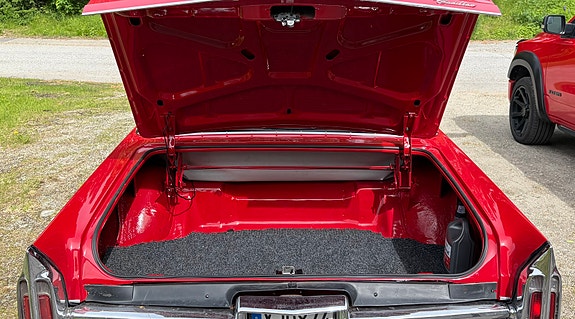 Cadillac Deville 8 of 12