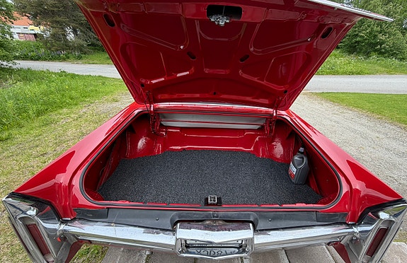 Cadillac Deville 6 of 12
