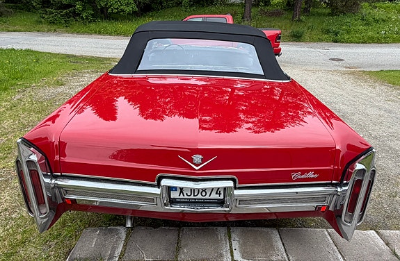 Cadillac Deville 2 of 12