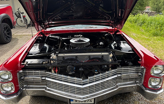 Cadillac Deville 7 of 12