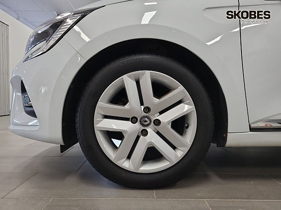 Renault Clio 9 of 11