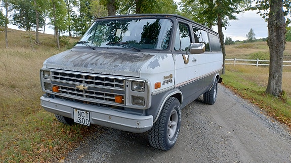 Chevrolet G20 2 of 17