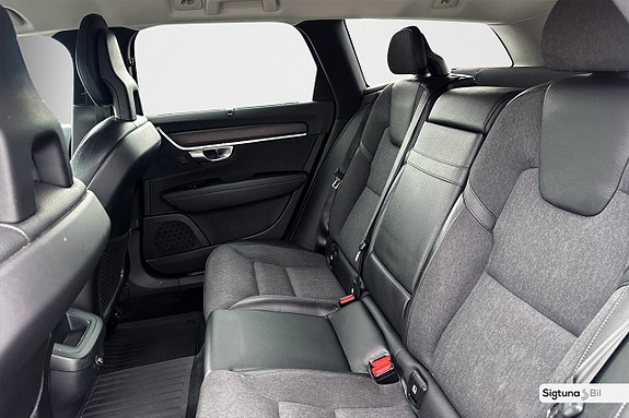 Volvo V90 Cross Country 13 of 30