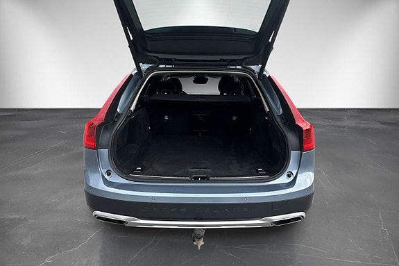 Volvo V90 Cross Country 9 of 30