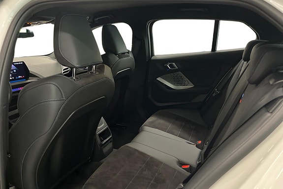 BMW 120 11 of 17