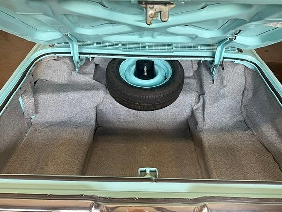 Ford Thunderbird 9 of 23