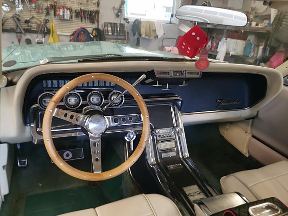 Ford Thunderbird 12 of 23