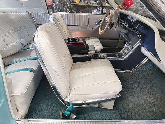 Ford Thunderbird 13 of 23