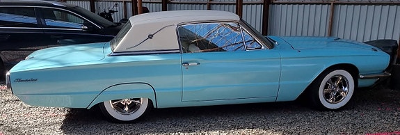 Ford Thunderbird 16 of 23
