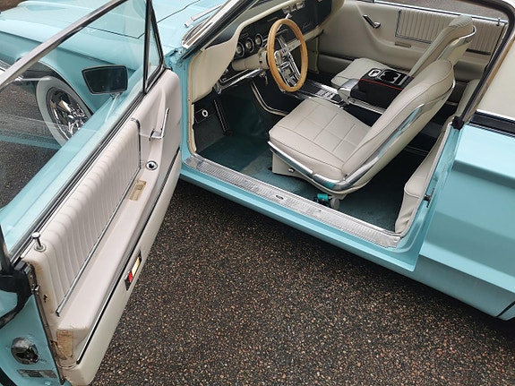 Ford Thunderbird 14 of 23