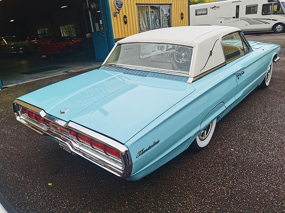 Ford Thunderbird 6 of 23