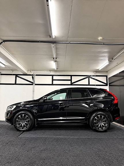 Volvo XC60 2 of 13