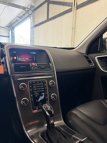 Volvo XC60 8 of 13
